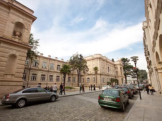 Визитная карточка кутаиси — старинный . Kutaisi Dostoprimechatelnosti Ekskursii Gruziya 24