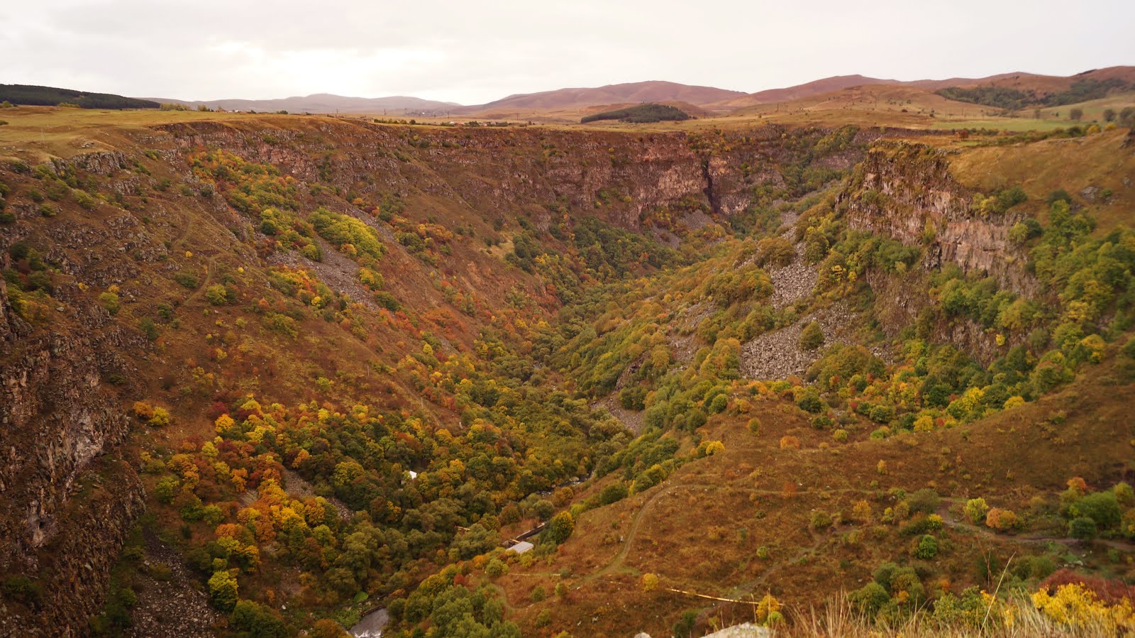 Каньон дашбаш находится в 92 км от тбилиси, это около 1 часа и 40 минут в пути. Ob Interesnom V Processe Gruziya Chast 23 Dashbash