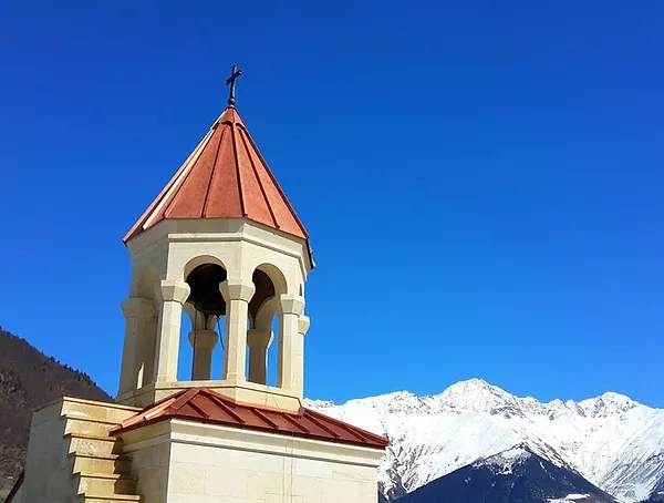 Сванетия делится на две части, верхняя часть сванети, которая находится в горной долине вдоль реки ингури. Mestia Dab Tour